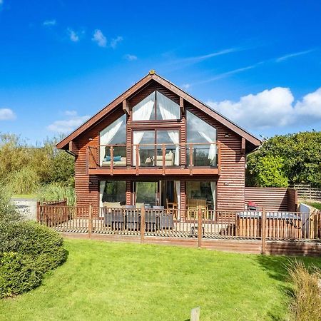 St Columb Major Skylark Sleeps 8 Private Hot Tub & Dogs Welcome Nr Padstow, Resort Pool Bar & Watersports מראה חיצוני תמונה