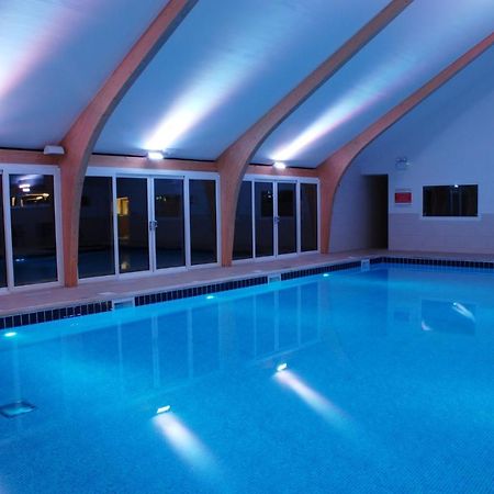 St Columb Major Skylark Sleeps 8 Private Hot Tub & Dogs Welcome Nr Padstow, Resort Pool Bar & Watersports מראה חיצוני תמונה