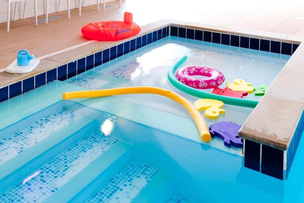 St Columb Major Skylark Sleeps 8 Private Hot Tub & Dogs Welcome Nr Padstow, Resort Pool Bar & Watersports מראה חיצוני תמונה