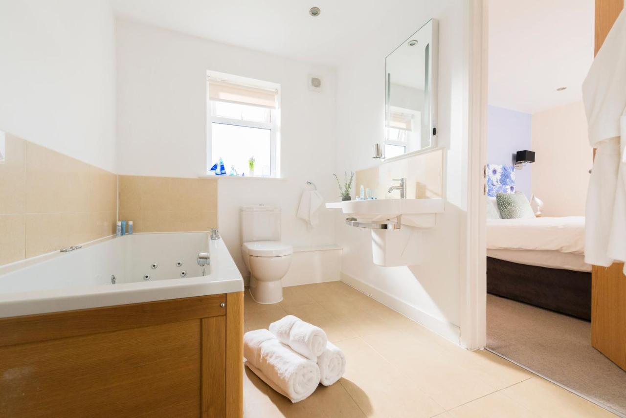 St Columb Major Skylark Sleeps 8 Private Hot Tub & Dogs Welcome Nr Padstow, Resort Pool Bar & Watersports מראה חיצוני תמונה